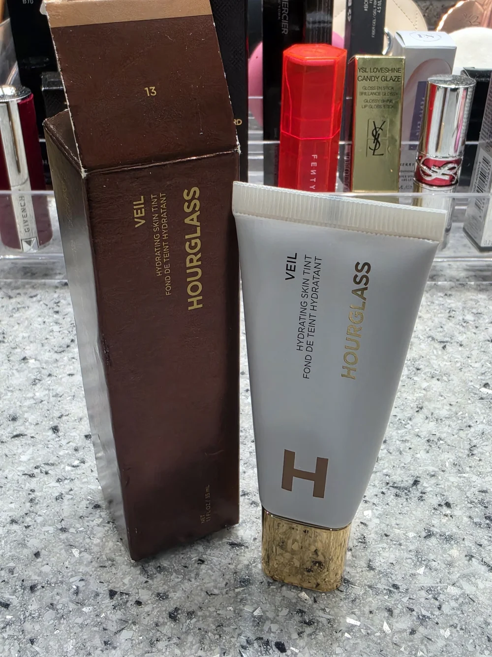 Hourglass buildable hydrating